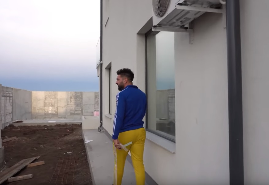 Cum arată curtea casei de 300.000 de euro a lui Dorian Popa. FOTO