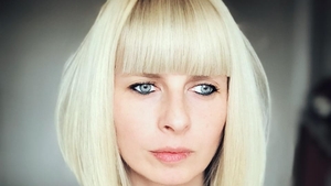 Jurnalista Ioana Moldovan, cu arsuri pe față și pe mâini, după protestele din Piața Victoriei!