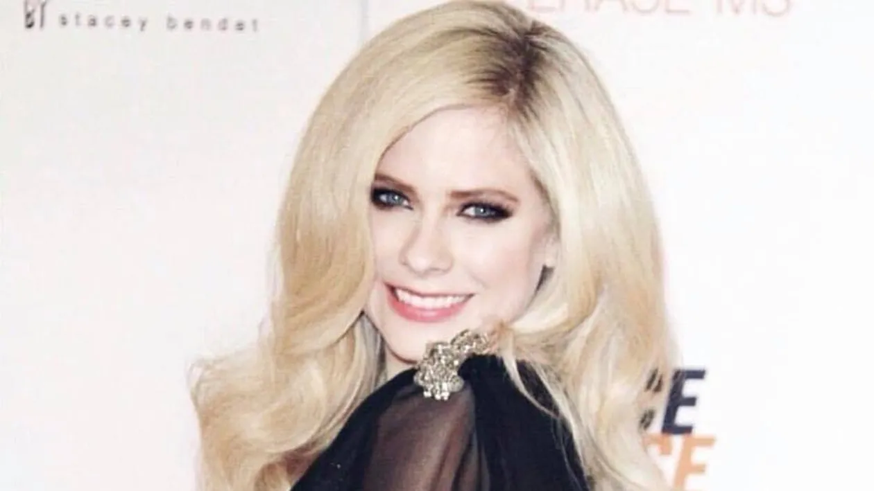 Avril Lavigne se iubește cu un milionar și se zvonește că este însărcinată
