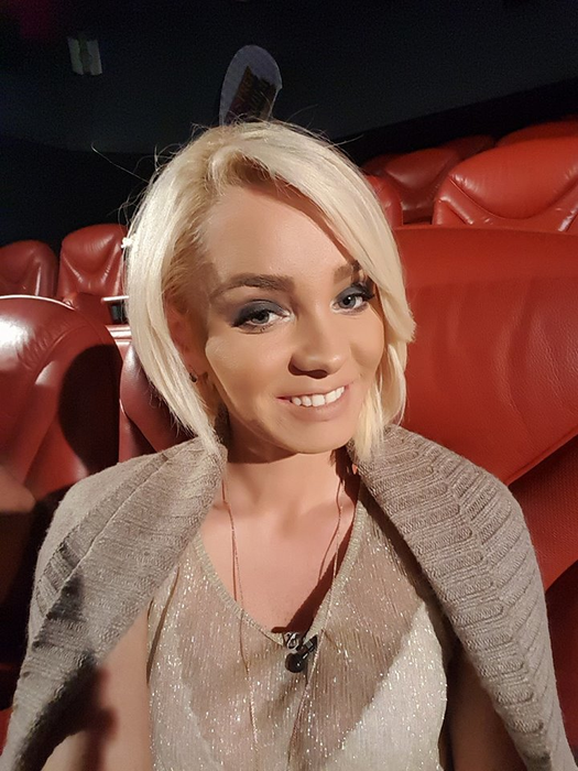Maria Constantin şi-a schimbat look-ul! Cum arată acum cântăreaţa