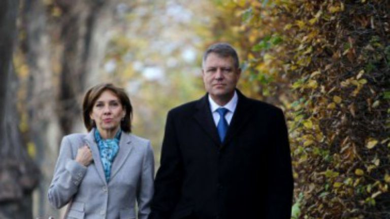 Cum a apărut Carmen Iohannis la ceremonia de înmormântare a Regelui Mihai I. A fost de nerecunoscut!