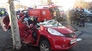 Accident grav în Capitală! Cinci persoane, printre care și doi copii, au fost rănite. FOTO