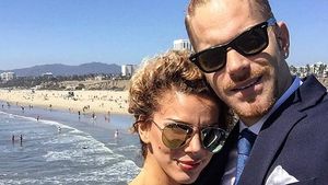 Secretarul de stat & soţia au fost la… Cum l-am filmat pe un membru al Guvernului în timp ce colegii dezbăteau ”graţierea”