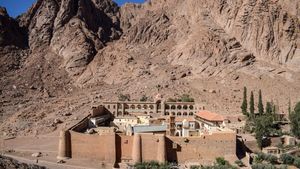 Muntele Sinai, locul unde Moise ar fi primit Cele Zece Porunci, devine un mega-resort de lux! Mormintele au fost mutate