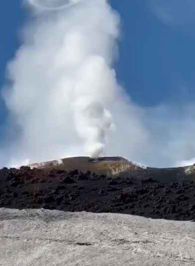 Cercuri de fum ies din Vulcanul Etna, din Italia / Foto: Captură Video