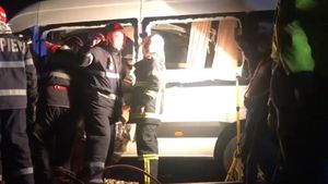 Buzău: Un șofer a murit după ce a intrat cu mașina într-un stâlp de pe marginea drumului