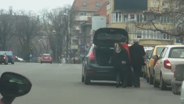 Mircea Diaconu are probleme cu... portbagajul. Vezi aici ce a patit celebrul actor in intersectie!