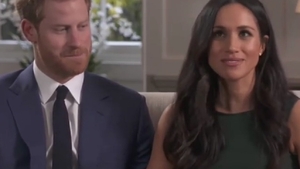 VIDEO / Meghan Markle a dezamăgit cu ţinuta aleasă la prima apariţie publică după ce s-a logodit cu Prinţul Harry! Cum s-a îmbrăcat actriţa 