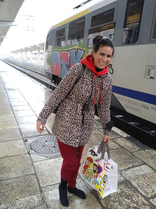 Daniela Ploia a coborât, în picioarele goale, din tren, după o farsă a conductorului