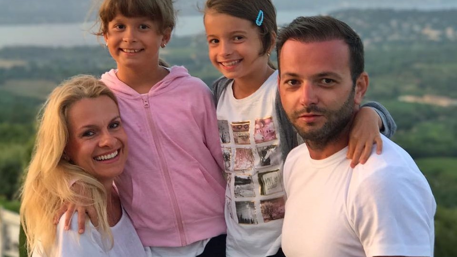 Mihai Morar, scrisoare emoţionantă pentru fiicele lui! Realizatorul TV le-a mărturisit ce s-a întâmplat în urmă cu 8 ani