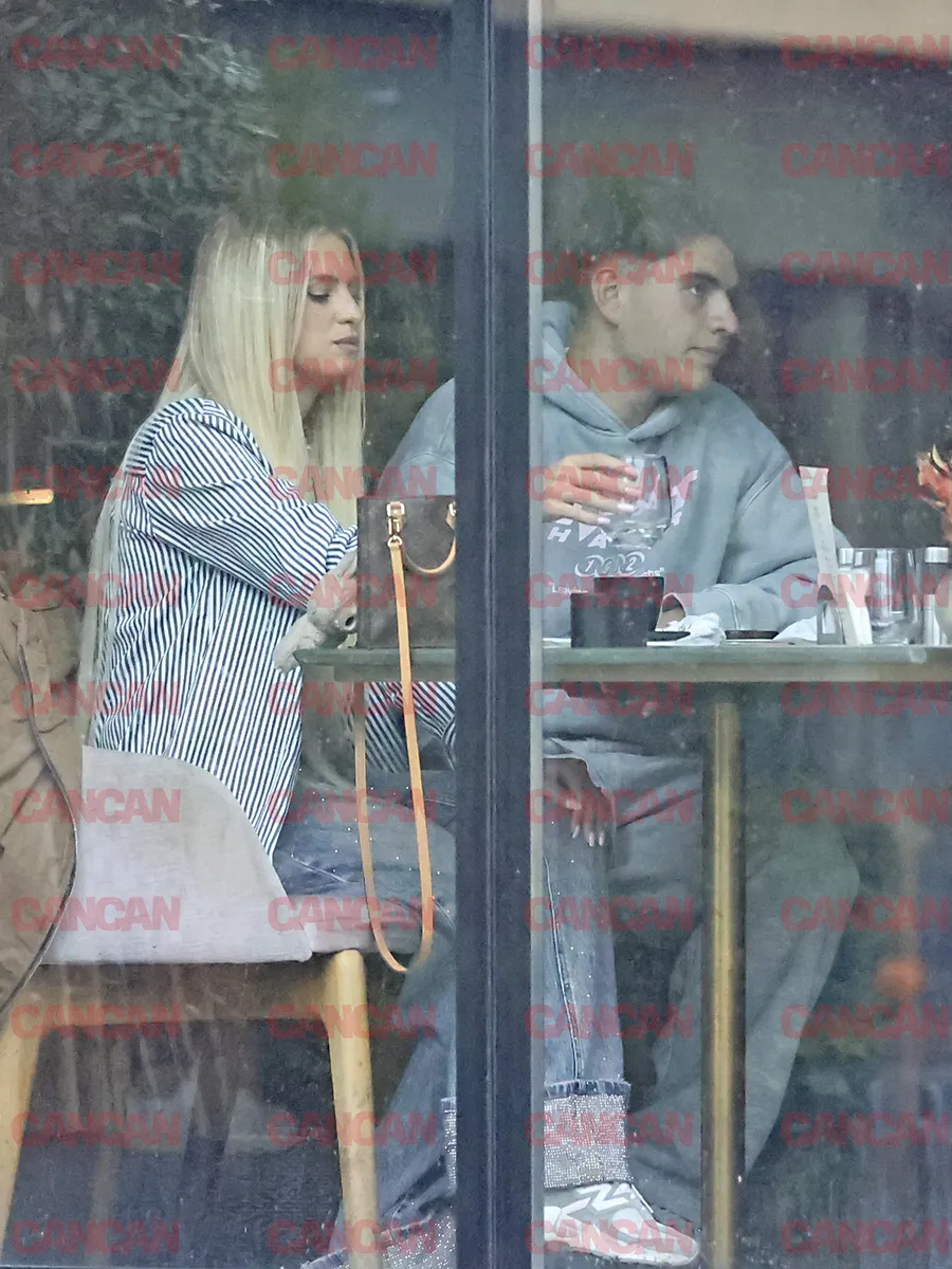 Doamna Mihaela, cu Vuitton-ul pe masă, împreună cu Bisoi, la Nuba Cafe