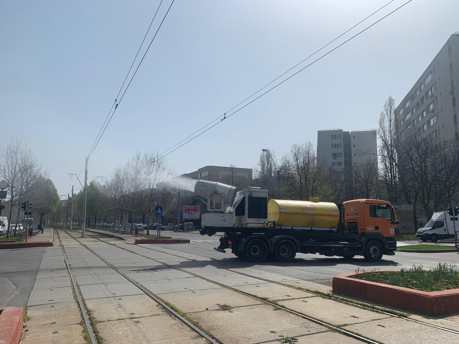 Ultima oră. În Sectorul 3 al Capitalei a început dezinfecția comunitară împotriva coronavirusului | GALERIE FOTO