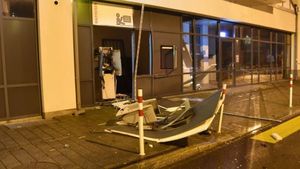 Un român a fost condamnat la închisoare după ce a aruncat în aer un bancomat, în Elveția. Cât va sta după gratii