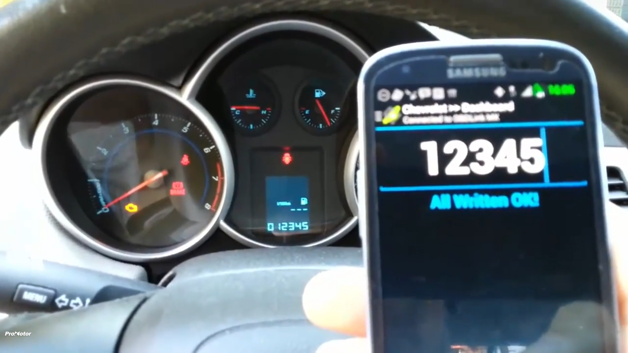 Cum dau samsarii kilometrajul înapoi cu ajutorul smartphone-ului. Totul durează doar un minut