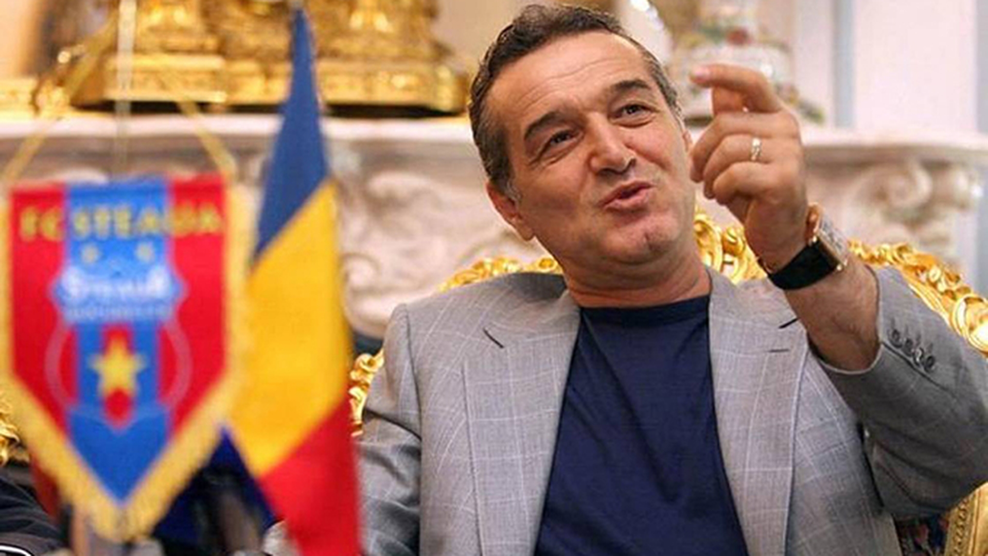 GIGI BECALI a renunţat la celebra cămaşă deschisă şi… a făcut plajă în blugi!