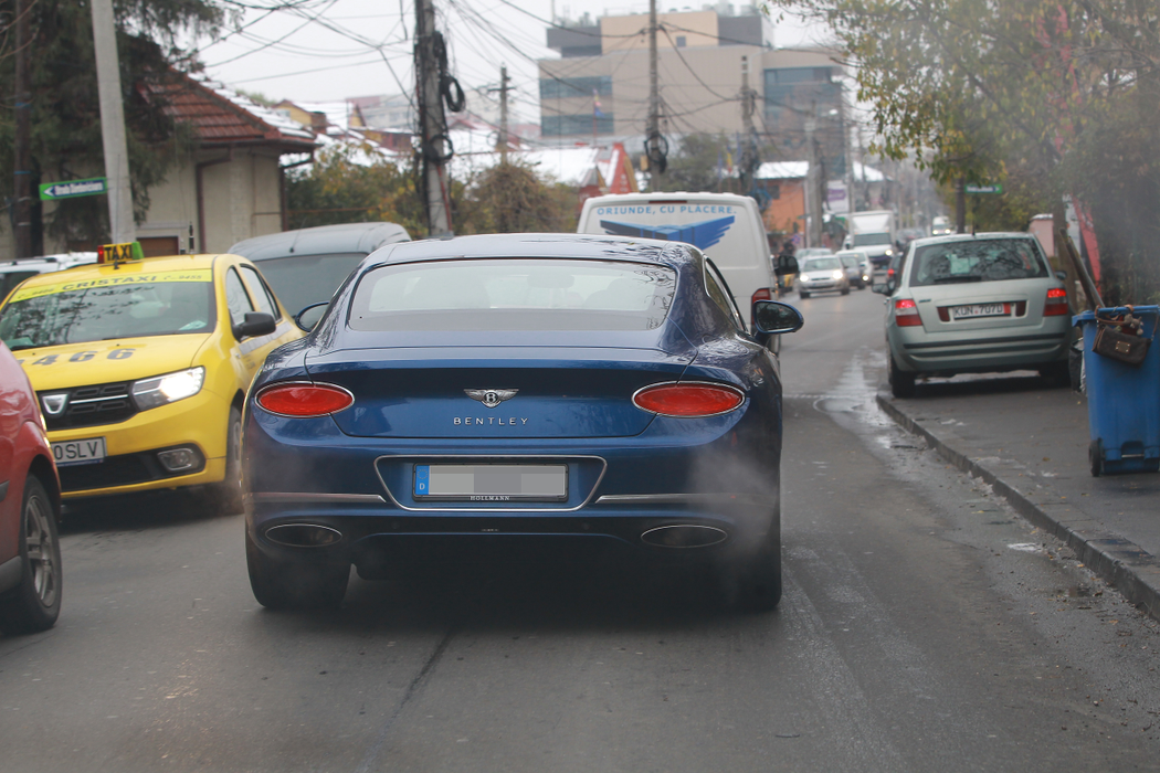 Ce făcea Bianca în mașina de 250 000 euro 
când a trecut pe roșu…