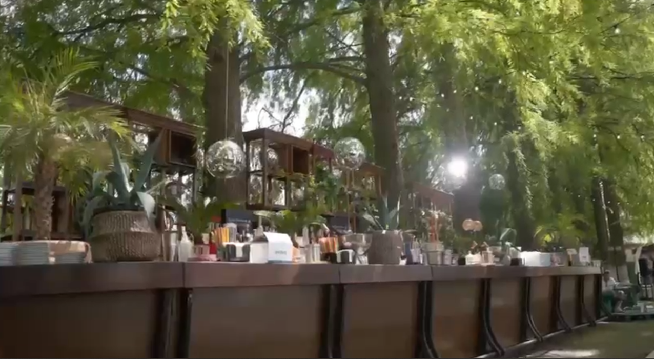 Cum a fost amenajat localul pentru nunta fiicei lui Gheorghe Hagi. Luxul este la el acasă! Kira Hagi şi Thomas Ferfelis petrec într-un cadru de vis cu 500 de invitaţi