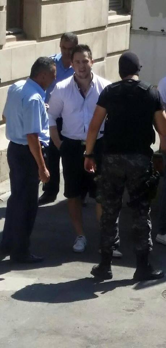 Trupele speciale ale Poliției 
au răscolit proprietatea lui Fane Litrașu