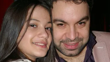 Cel mai sfant si mai secret ritual al lui Florin Salam! In fiecare dimineata de Craciun, isi ia cei doi copiii si...