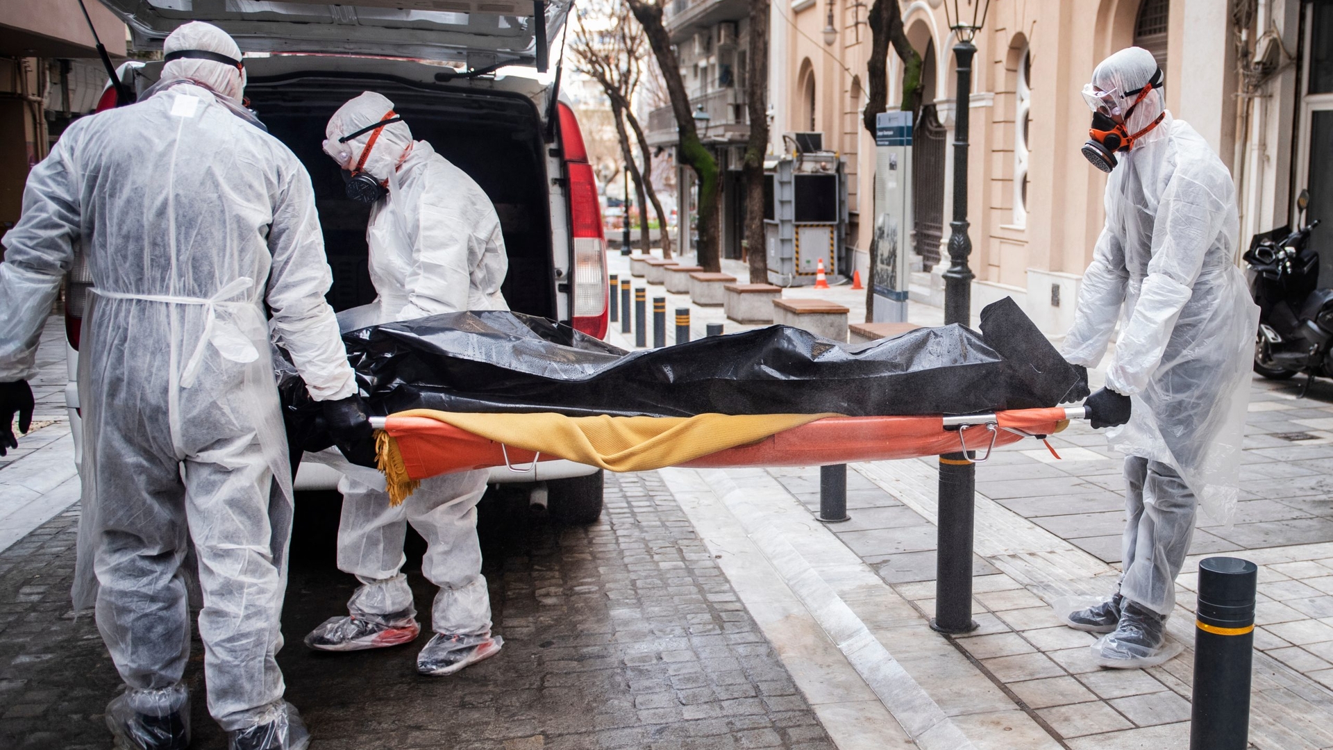 Un bărbat infectat cu SARS-CoV-2, care refuzase internarea, a fost găsit mort în casă, la Galați