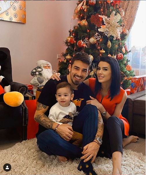 Una dintre cele mai sexy vedete de la noi este însărcinată! Gestul emoționant prin care soțul ei a dezvăluit că vor deveni părinți din nou