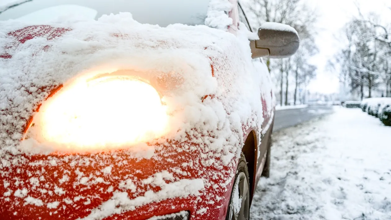 Tu știi când trebuie să treci la anvelopele de iarnă? Șoferii care nu se conformează riscă amenzi usturătoare