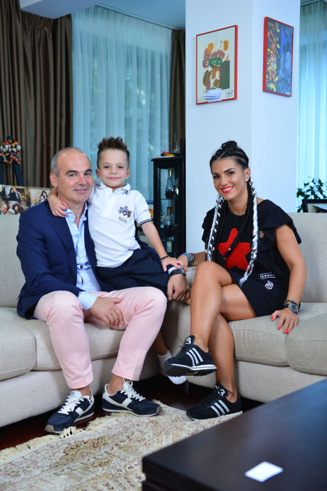 Rareș Bogdan și soția lui, Florina, au împreună un băiețel și așteaptă venirea pe lume a unei fetițe
