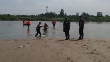 Familia copiilor înecați în Jiu, prea săracă să-i înmormânteze