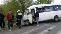 Un microbuz cu pasageri şi alte trei maşini au fost implicate într-un accident în judeţul Argeş 