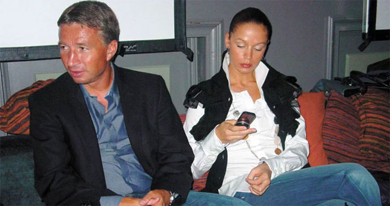 În club au mai fost prezenţi Adriana şi Dan Petrescu. Soţia antrenorului şi-a sărbătorit, la rândul ei, ziua de naştere