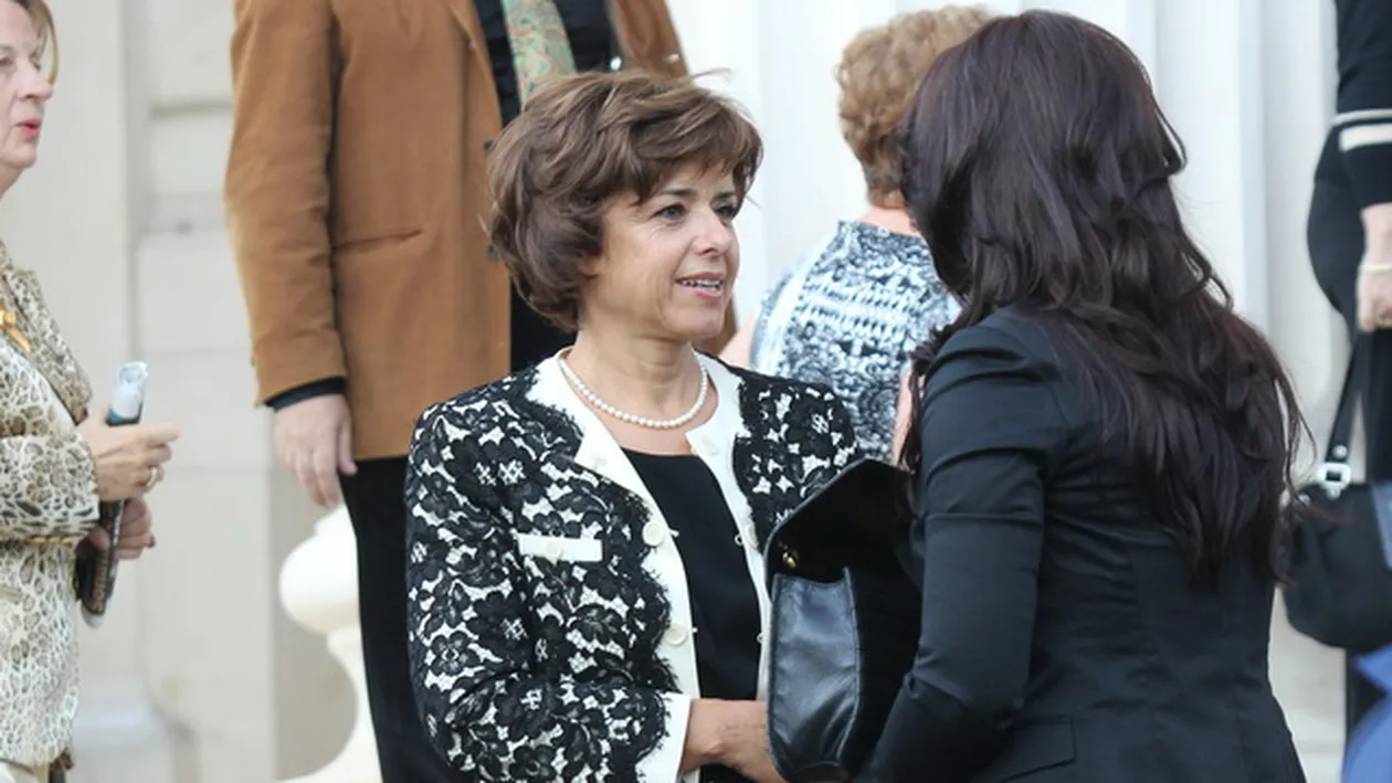 Aparitie discreta, dar mereu cu zambetul pe buze. Cristiana Copos s-a culturalizat la Ateneul Roman