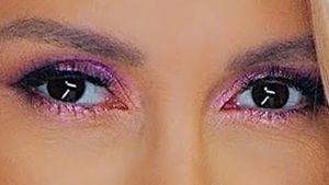 Test VIP | Acești ochi aparțin unei celebre cântărețe din România. Numiți-o!