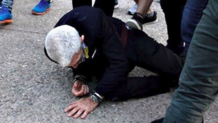 Primar bătut în plină stradă de extremiști. Bărbatul a fost spitalizat. Care este starea lui de sănătate