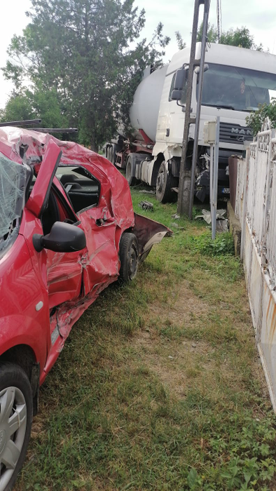 Dezastru pe șoselele din Argeș. Trei accidente petrecute, la prima oră. Un șofer a rămas încarcerat. FOTO&VIDEO