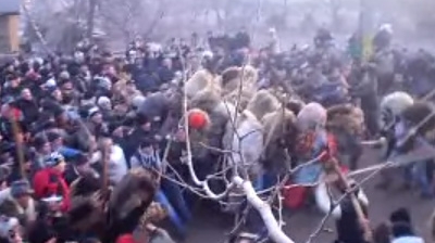 Bice în loc de bâte! S-a schimbat regula la Ruginoasa! Bătăuşii vor fi păziţi de 200 de jandarmi! Atenţie imagini şocante!