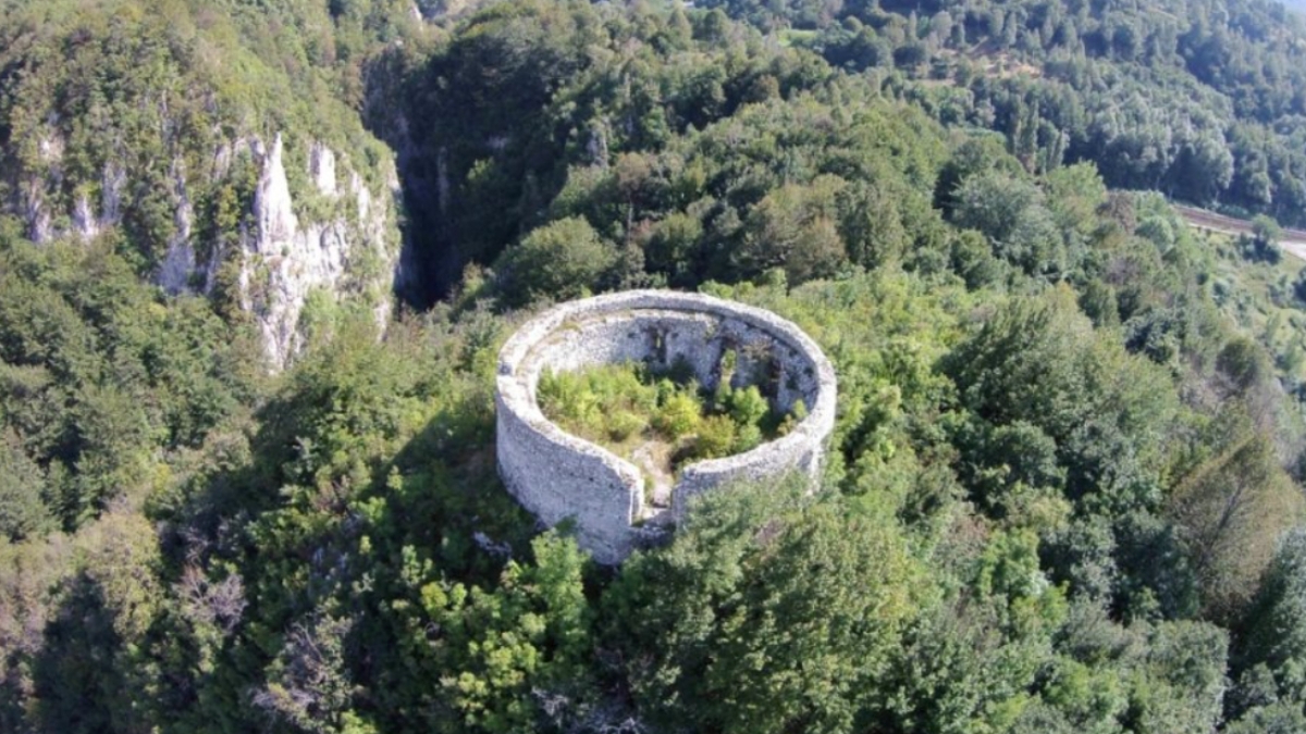 Unul dintre cele mai periculoase monumente istorice din lume se află în România! Cum arată şi unde este cetatea