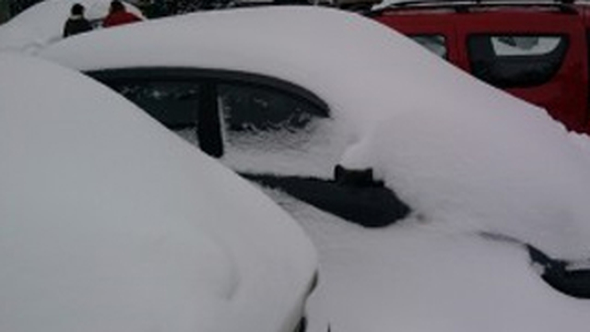 Doi turisti, salvati de jandarmi dupa ce au ramas blocati cu masina in zapada