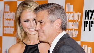 S-a rupt lantul de iubire! George Clooney si Stacy Keibler s-au despartit dupa doi ani de relatie
