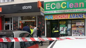 Jaf la o casa de schimb din Capitala! Un barbat inarmat a ameninta-o pe casiera si a fugit cu o suma importanta de bani!