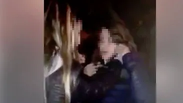 Șocant! O elevă din Galați a fost bătută de două fete pe stradă, iar persoanele care erau de față nu au intervenit ci au filmat amuzate incidentul scandalos