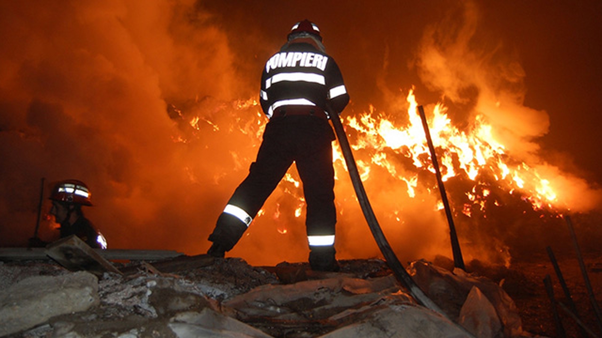 Incendiu puternic in Centrul Istoric! Doi batrani au fost intoxicati cu fum!