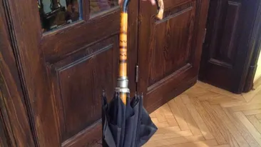 Un actor celebru a pus mana pe umbrela lui Mircea Eliade!