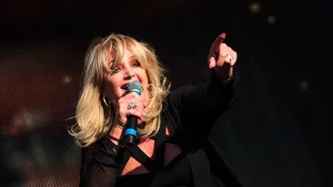 Bonnie Tyler, în stare gravă după ce ar fi suferit un stop cardiac. Cântăreața a fost resuscitată