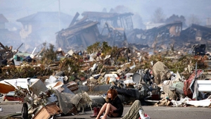 Imaginea care a făcut mii de oameni să plângă! Ce s-a intâmplat cu această fată, după tsunami-ul devastator din Japonia