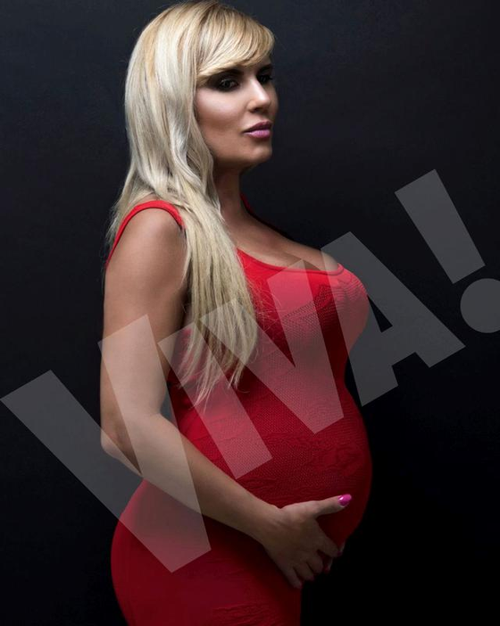 VIDEO! Delia a făcut mișto de Elena Udrea pe scena de la ”Cerbul de Aur”!
