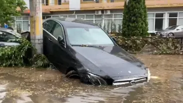 Cod roșu de ploi și vijelii. Vremea a făcut ravagii în Craiova!