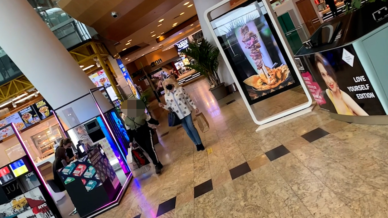 Viorica Dăncilă, la shopping în mall, „sub acoperire”