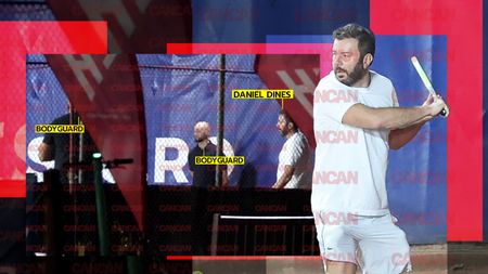 Comicăria de pe lume: a jucat tenis păzit de bodyguarzi pe teren! 😂 CANCAN.RO are imagini fabuloase cu miliardarul român care-l vrea pe Federer partener la dublu