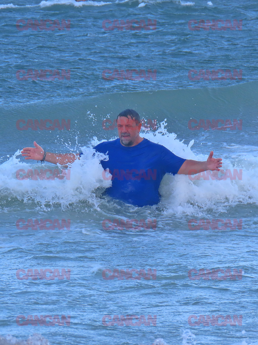 Artistul a refuzat topless-ul la mare!