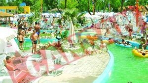 Aqua Magic In Jupiter si teren de golf In Neptun